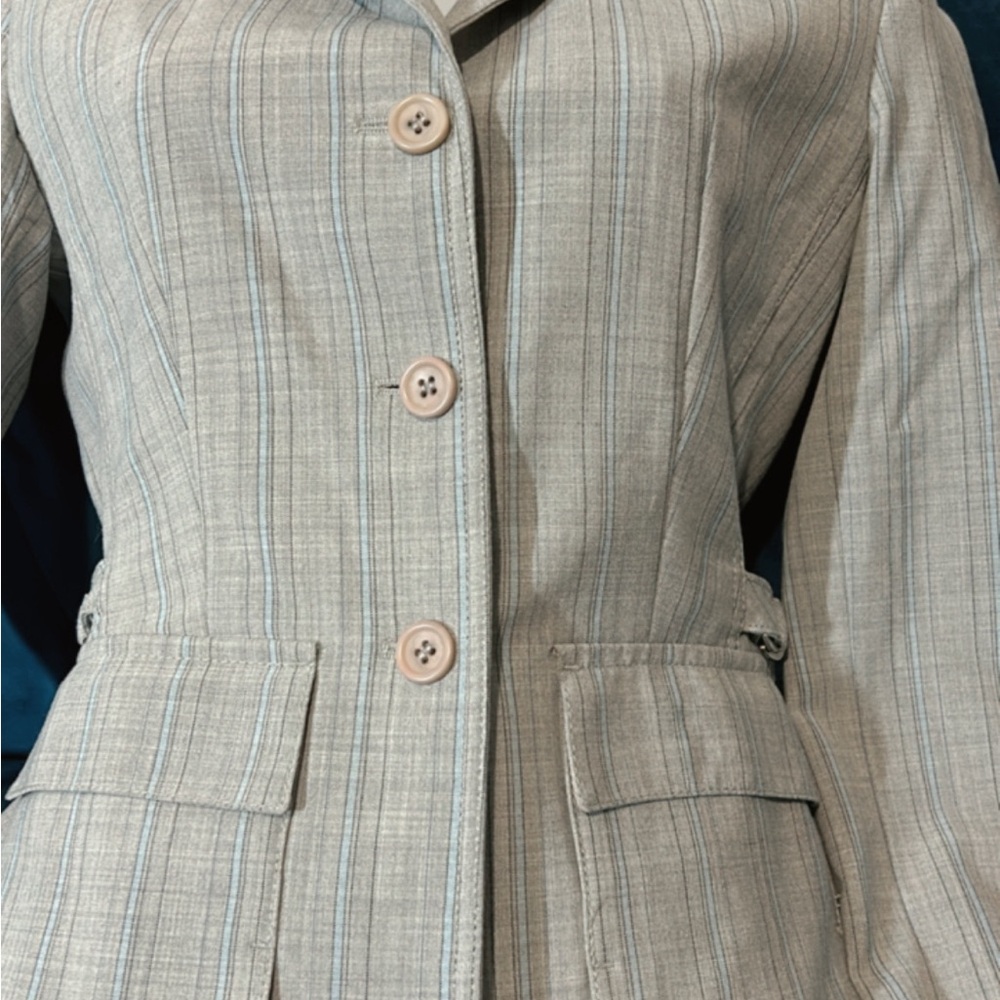 Express Gray Blazer Tailored for Versatile Elegance - Picture 2 of 10